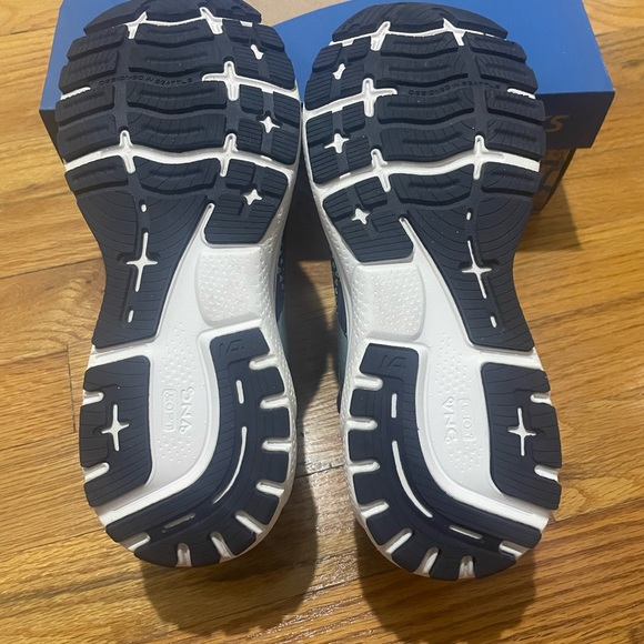 Women’a Brooks Ghost 14 Running Shoes - Picture 4 of 6